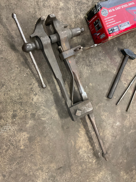 Anvil , post vise giveaway !!